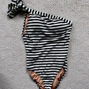 Jcrew women’s one shoulder tie one piece swimsuit. Navy and white striped size 8